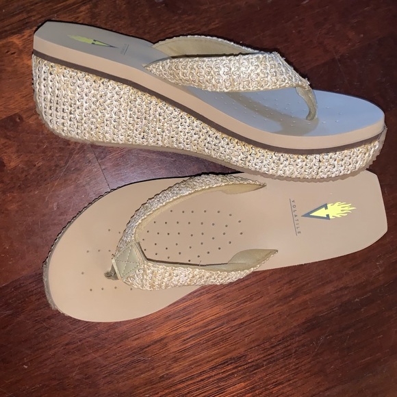 VOLATILE Straw island sandals wedges shoes women’s size 9 - Picture 4 of 14